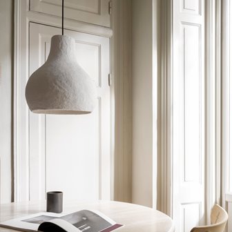 Biała organiczna lampa wisząca japandi Krokus 30cm